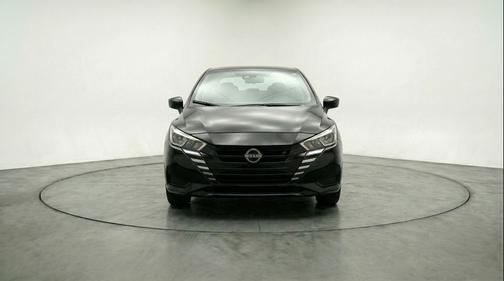 Super Black 2025 Nissan Versa 1.6 SV