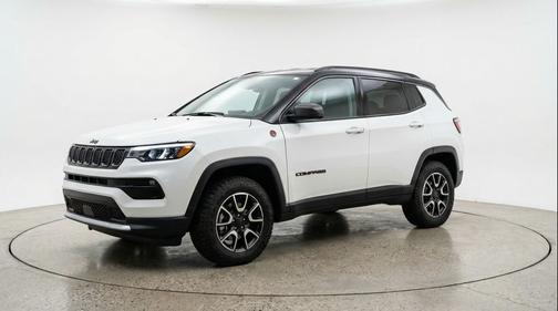 Bright White Clearcoat 2025 Jeep Compass Trailhawk