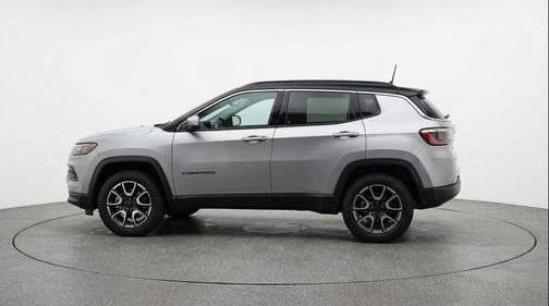 Silver Zynith Metallic Clearcoat 2025 Jeep Compass Trailhawk