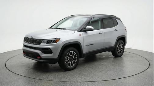 Silver Zynith Metallic Clearcoat 2025 Jeep Compass Trailhawk