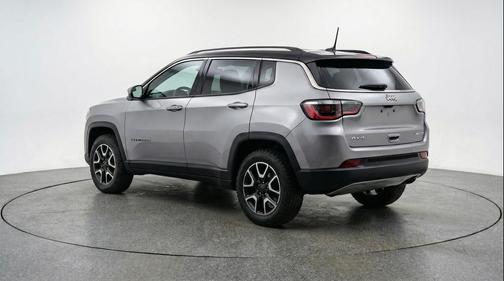 Silver Zynith Metallic Clearcoat 2025 Jeep Compass Trailhawk