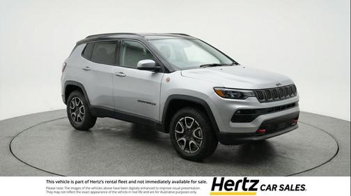 Silver Zynith Metallic Clearcoat 2025 Jeep Compass Trailhawk