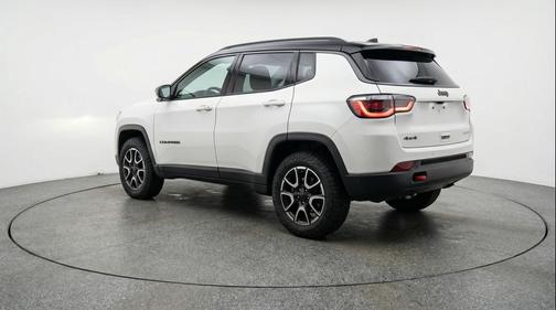 Bright White Clearcoat 2025 Jeep Compass Trailhawk