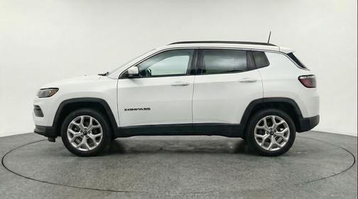 Bright White Clearcoat 2025 Jeep Compass Latitude
