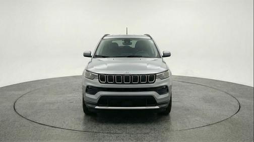 Silver Zynith Metallic Clearcoat 2025 Jeep Compass Latitude