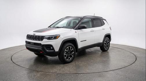 Bright White Clearcoat 2025 Jeep Compass Trailhawk