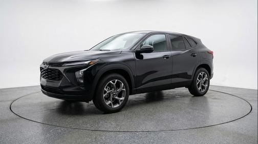 Mosaic Black Metallic 2025 Chevrolet Trax LT