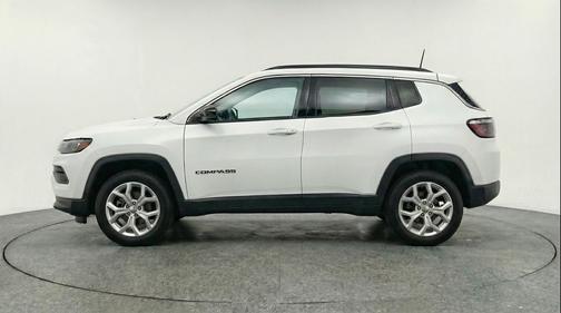 Bright White Clearcoat 2025 Jeep Compass Latitude