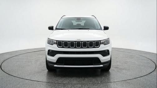 Bright White Clearcoat 2025 Jeep Compass Latitude