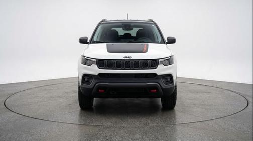 Bright White Clearcoat 2025 Jeep Compass Trailhawk