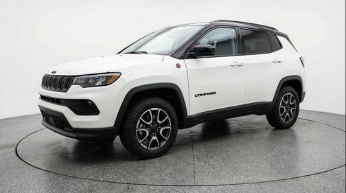 Bright White Clearcoat 2025 Jeep Compass Trailhawk