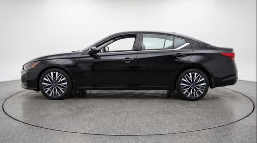 Super Black 2025 Nissan Altima SV FWD