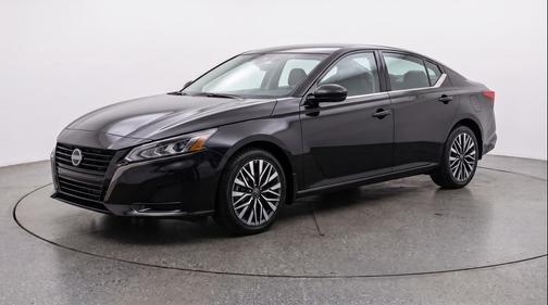 Super Black 2025 Nissan Altima SV FWD