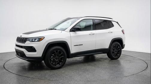 Bright White Clearcoat 2025 Jeep Compass Trailhawk