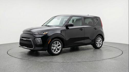 Fusion Black 2025 Kia Soul LX