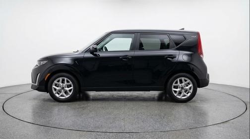Fusion Black 2025 Kia Soul LX