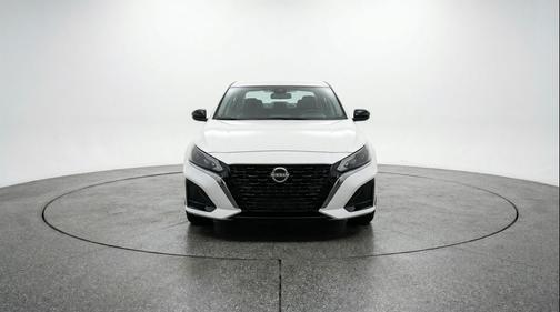 Glacier White 2025 Nissan Altima SV FWD