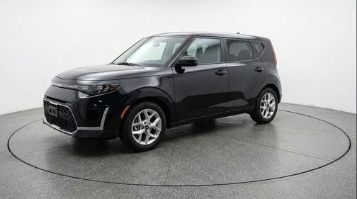 Fusion Black 2025 Kia Soul LX