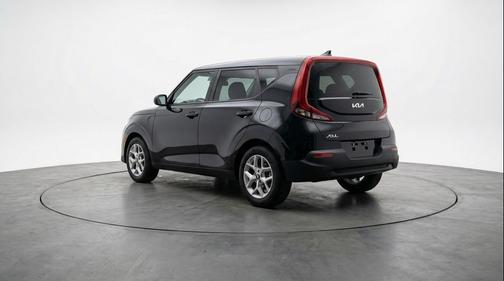 Fusion Black 2025 Kia Soul LX