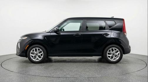 Fusion Black 2025 Kia Soul LX