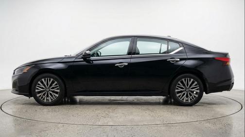 Super Black 2025 Nissan Altima SV FWD