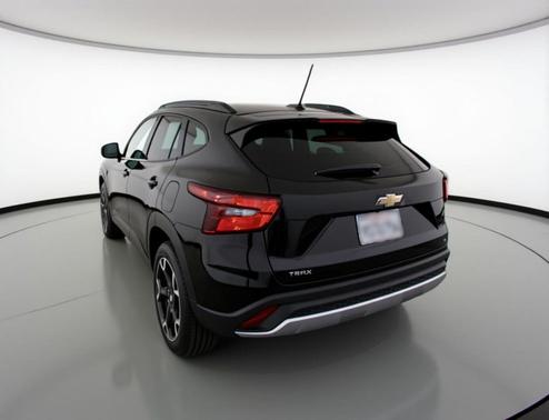 Mosaic Black Metallic 2025 Chevrolet Trax LT