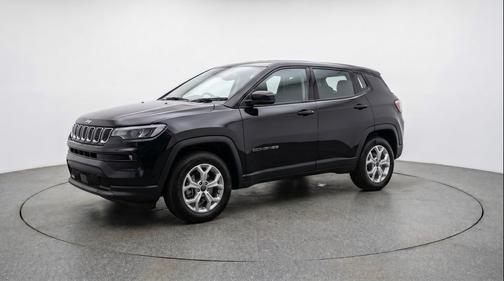 Diamond Black Crystal Pearlcoat 2025 Jeep Compass Latitude