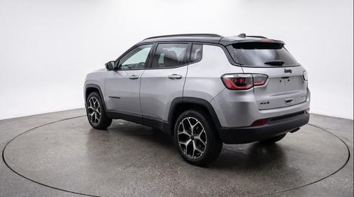 Silver Zynith Metallic Clearcoat 2025 Jeep Compass Limited