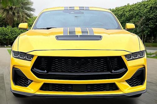 Yellow Splash Metallic Tri-coat 2024 Ford Mustang GT Premium