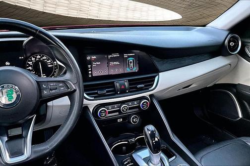 2021 Alfa Romeo Giulia Base