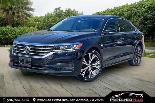 Deep Black Pearl 2022 Volkswagen Passat 2.0T SE