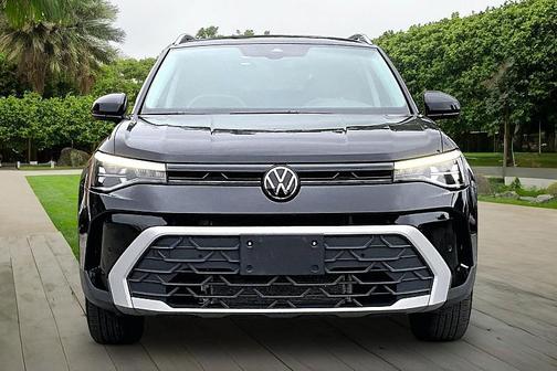 BLACK 2025 Volkswagen Taos 1.5T SE