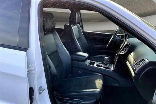 Bright White Clearcoat 2021 Jeep Grand Cherokee Laredo
