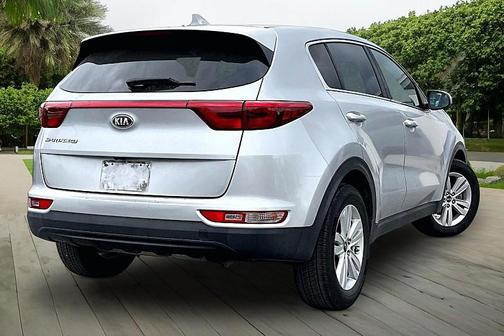 Sparkling Silver 2018 Kia Sportage LX