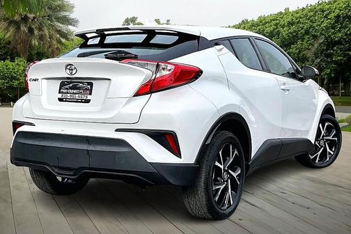 Blizzard Pearl 2020 Toyota C-HR XLE
