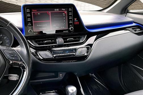 Blizzard Pearl 2020 Toyota C-HR XLE