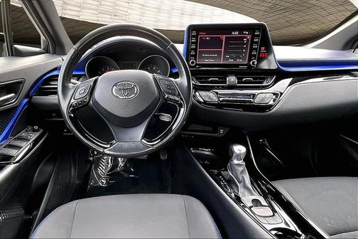 Blizzard Pearl 2020 Toyota C-HR XLE