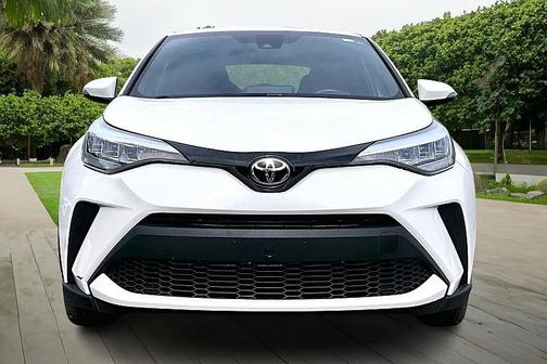 Blizzard Pearl 2020 Toyota C-HR XLE