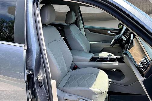 GRAY 2024 Volkswagen Atlas 2.0T SE w/Technology
