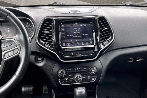 Granite Crystal Metallic Clearcoat 2019 Jeep Cherokee Limited