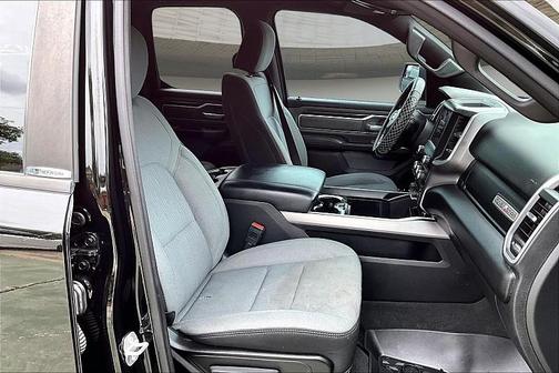 Diamond Black Crystal Pearlcoat 2022 RAM 1500 Big Horn/Lone Star