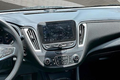 Silver Ice Metallic 2022 Chevrolet Malibu FWD LT