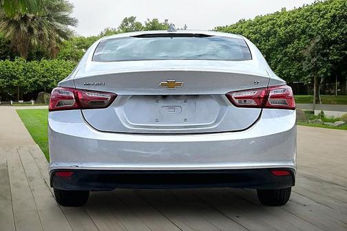Silver Ice Metallic 2022 Chevrolet Malibu FWD LT
