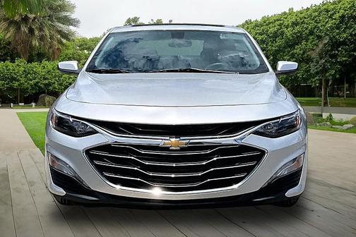 Silver Ice Metallic 2022 Chevrolet Malibu FWD LT