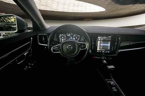 2018 Volvo S90 T5 Momentum