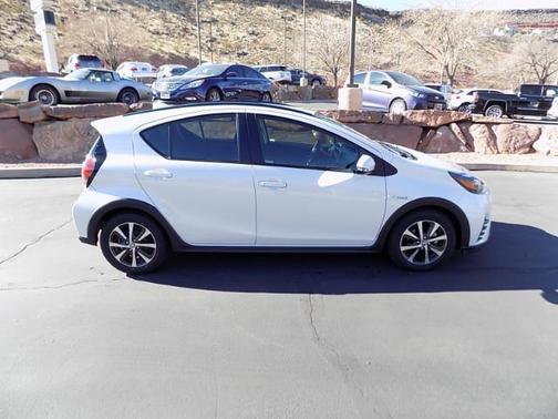 2019 Toyota Prius c L