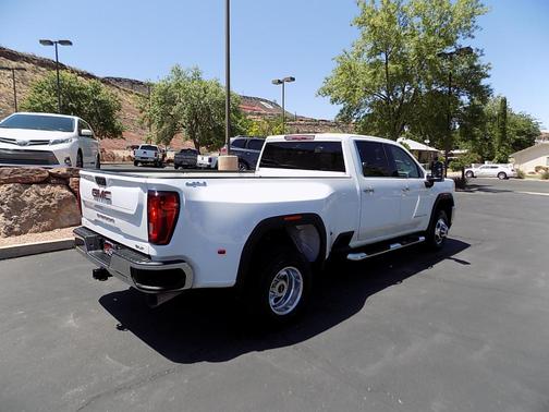Summit White 2022 GMC Sierra 3500 SLT