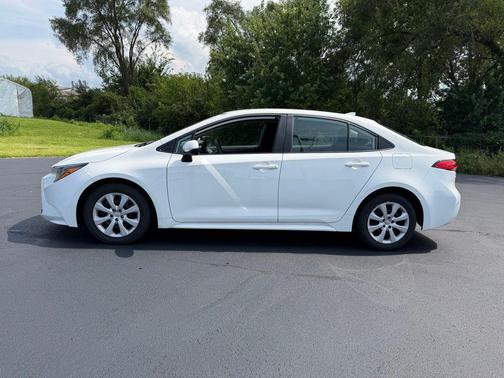Ice Cap 2025 Toyota Corolla LE