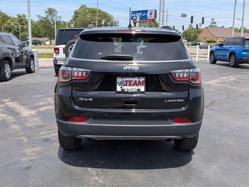 Diamond Black Crystal Pearlcoat 2023 Jeep Compass Limited