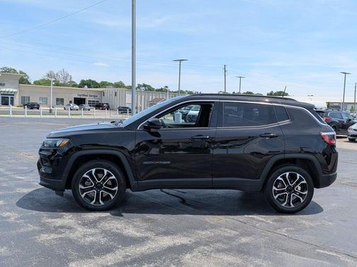 Diamond Black Crystal Pearlcoat 2023 Jeep Compass Limited